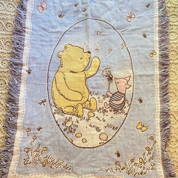 SOLD Rare vintage Winnie the Pooh blankie - Picture 3 of 5